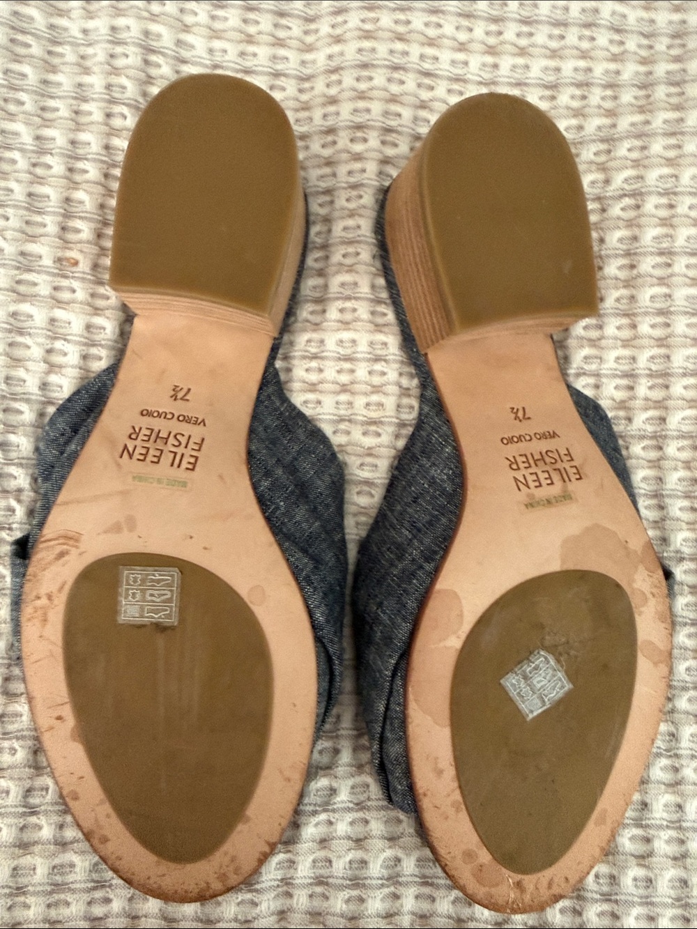 Eileen Fisher Heathered Gray Crisscross Open-Toe Mules in size 7.5 - Picture 4 of 5